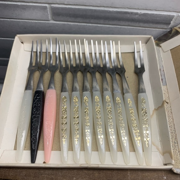 Set of 11 Vintage Miniature Stainless Steel Party Forks - Picture 4 of 4